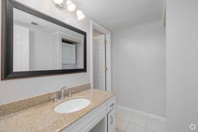 1BR, 1BA - 750SF - Bathroom