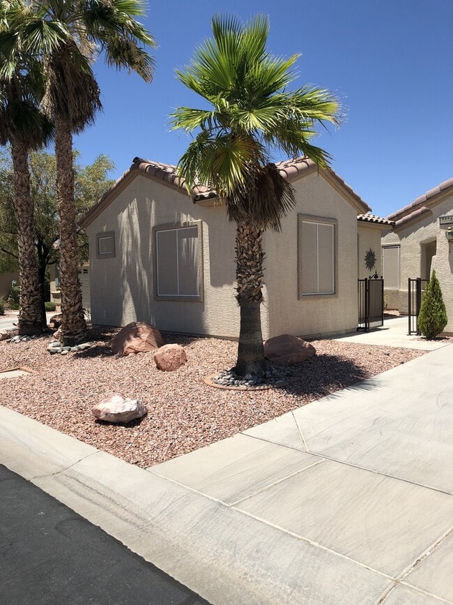 Photo - Stunning 3 bedroom 3 bath with Guest House in Sun City Anthem for 55+!