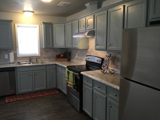 Photo - COLLEGE PROPERTY---PRE-LEASING FOR AUGUST! Amazing Updates! 3 bedroom 2 bath