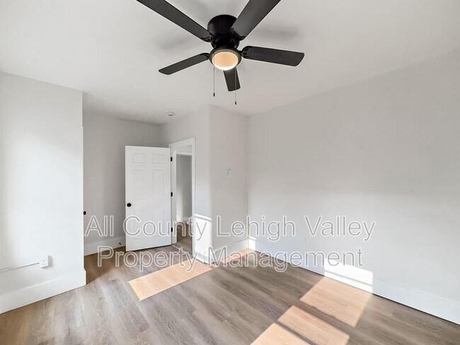 Photo - 122 E Goepp St Unit 2
