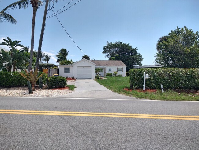 Photo - 831 SE St Lucie Blvd House