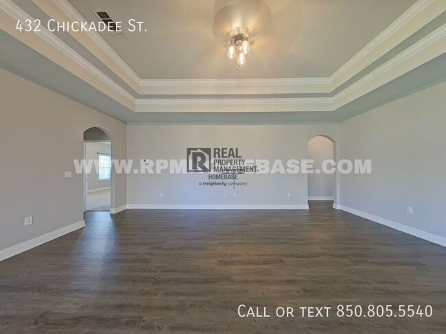 Photo - 432 Chickadee St