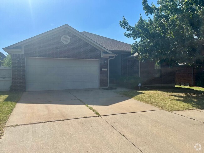 Building Photo - Large Renovated Yukon Home in Brighton Place