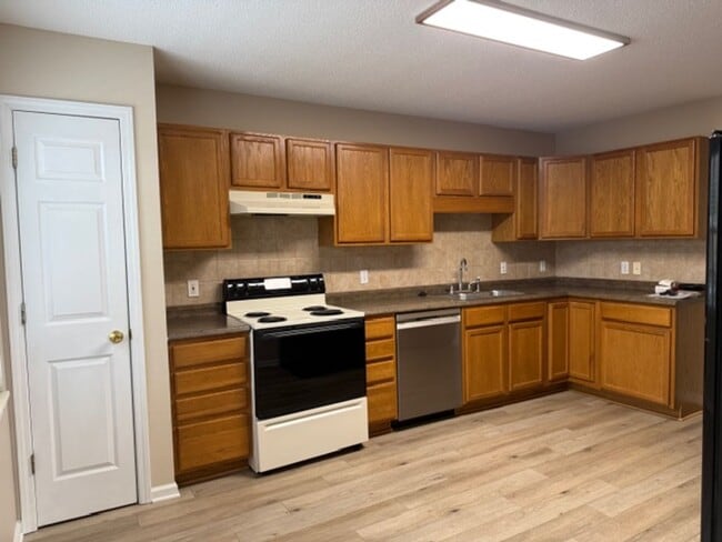 Photo - Maryville 37804 - 3 Bedroom, 2 bath, 1 level Maryville City Home - Contact Vicki Everbach (865) 6...