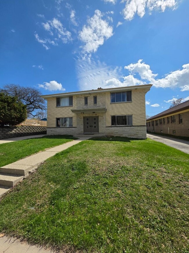 Building Photo - 8641 W Lapham St