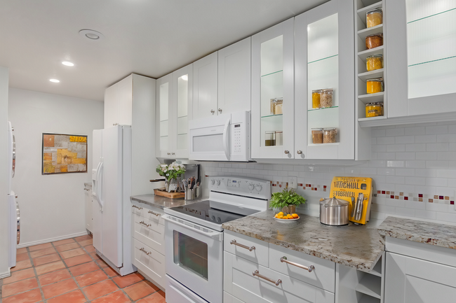 Two Bed Two Bath with a Chef's Kitchen Dream! - Two Bed Two Bath with a Chef's Kitchen Dream! Condominio Unidad 250