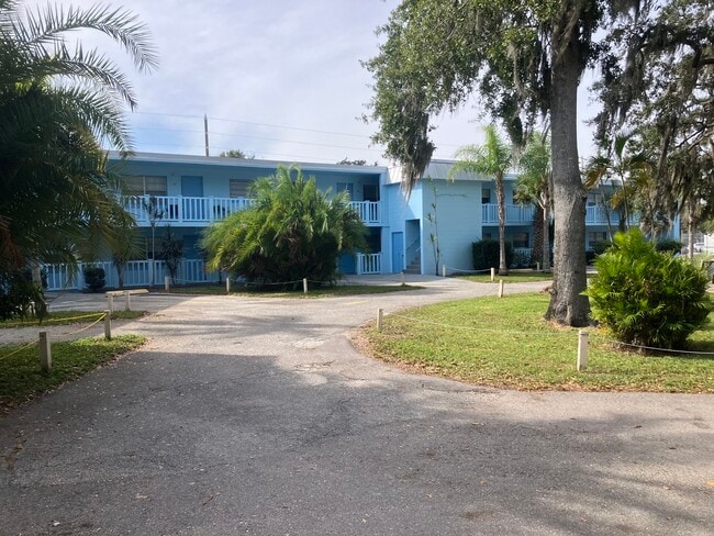 Building Photo - Highlands View Apartments