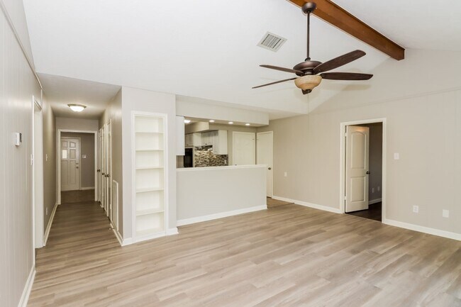 Photo - 2104 Yorktown Ct S
