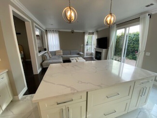 Photo - Beautiful 3 bedroom end unit home in Aliso...