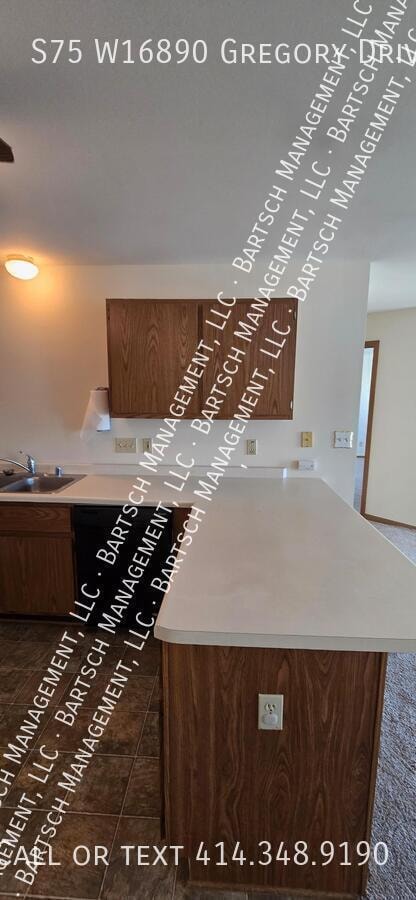 Photo - S75W16890-W16890 Gregory Dr Unidad G