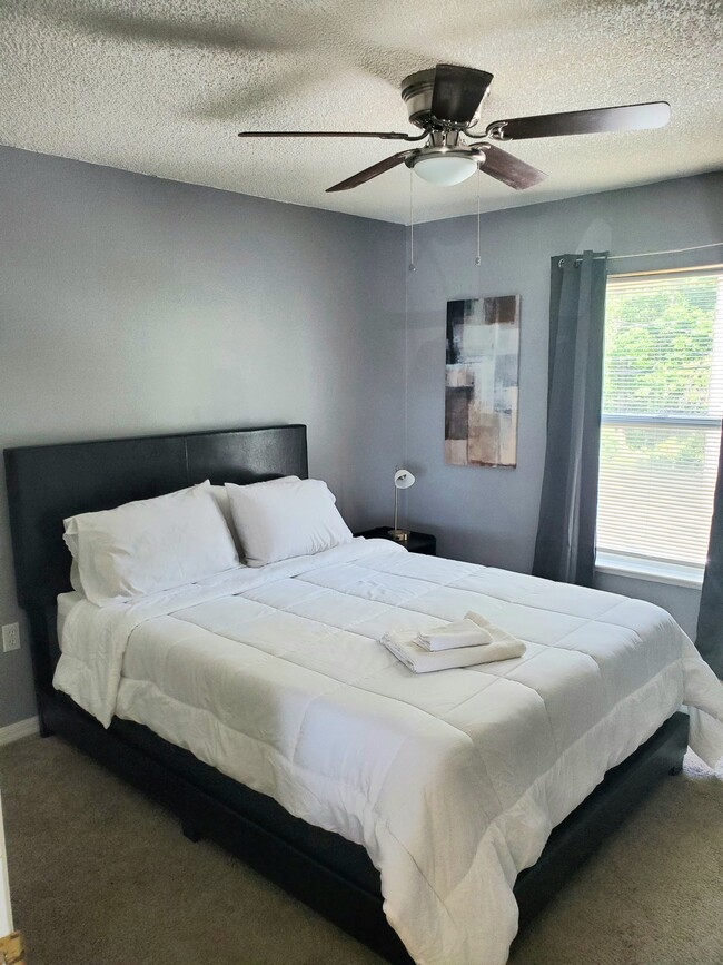 Photo - 11319 Nettlebrook St E