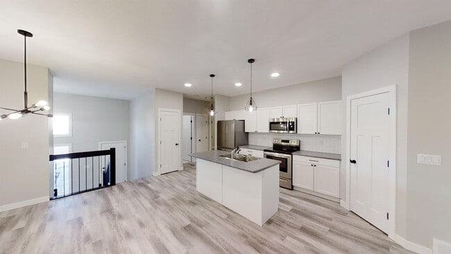 Photo - 10526-10131 131 Ave