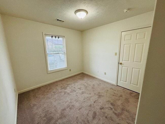 Photo - 105 Majestic Dr NW