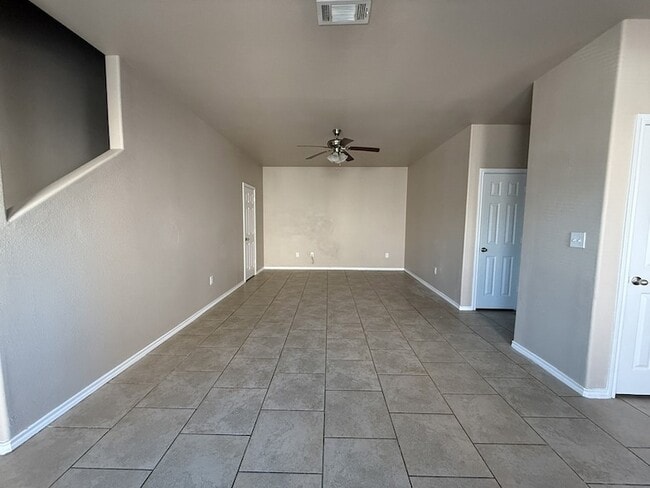 Photo - 704 E College St