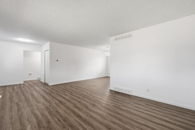 Photo - 4 bedroom / 2 bath / Beautifully Updated