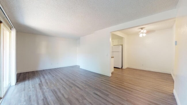 800 E Bobier Dr