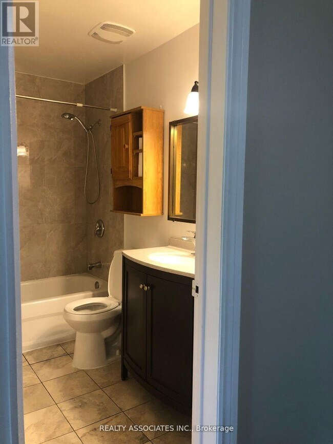 Photo - 1389 Danforth Ave