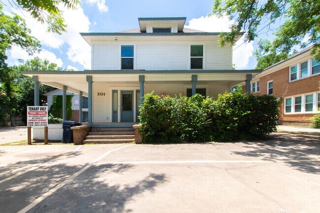 Photo - 301 Fry St