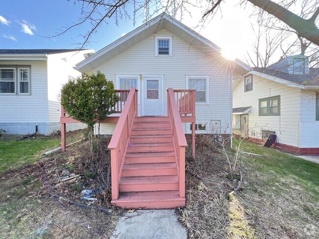 Building Photo - 421 19th St NE Rental