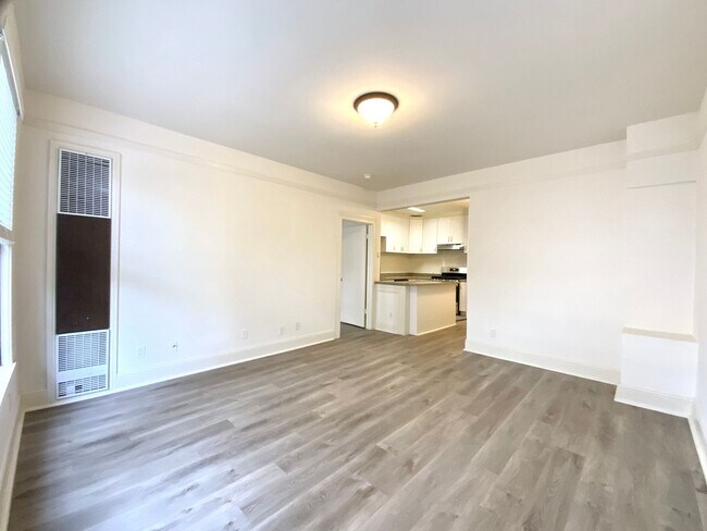 Photo - UPDATED 1BR! DISHWASHER! HARDWOOD! Laundry On-Site Unidad #3