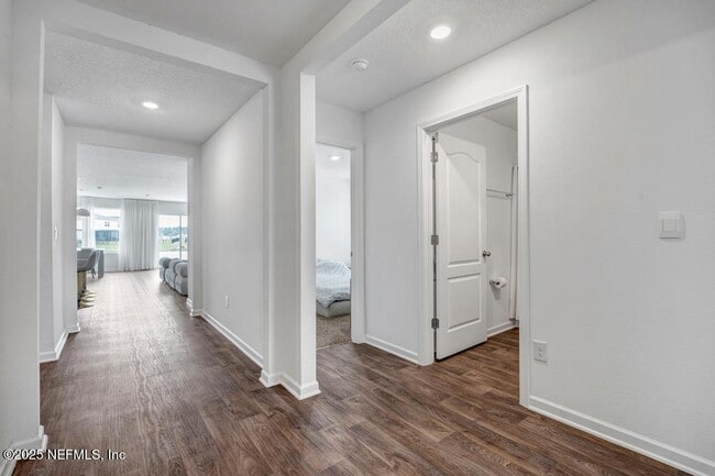 Photo - 121 Ardila Cir
