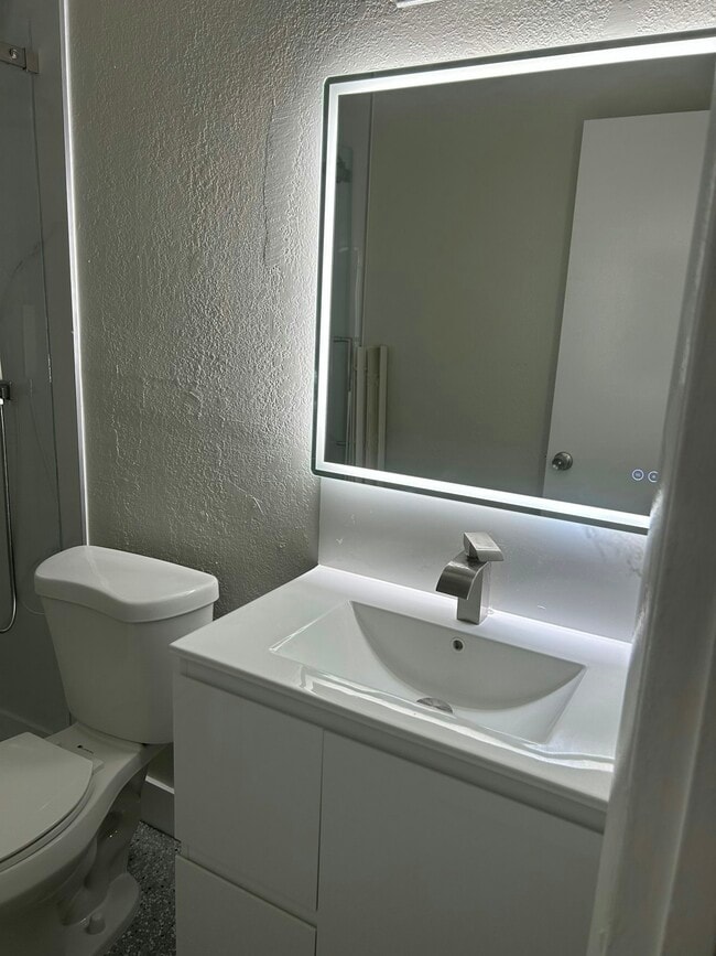3631 SW 27th St Unit 3