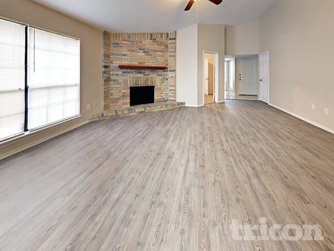 Photo - 7811 Bluff Trail Dr