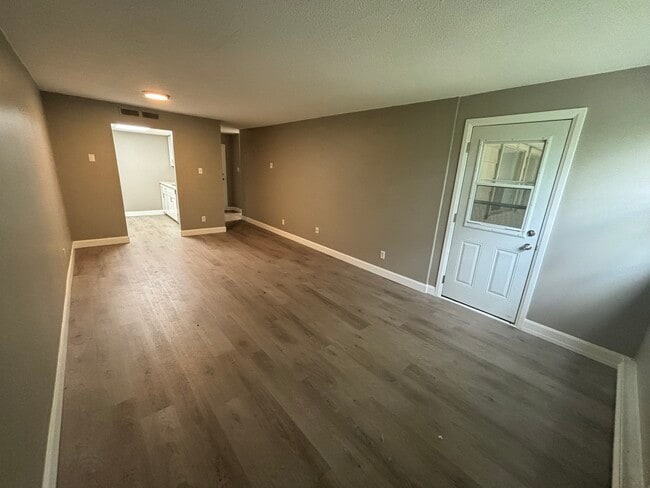 Building Photo - 457 Albert St Unit 19