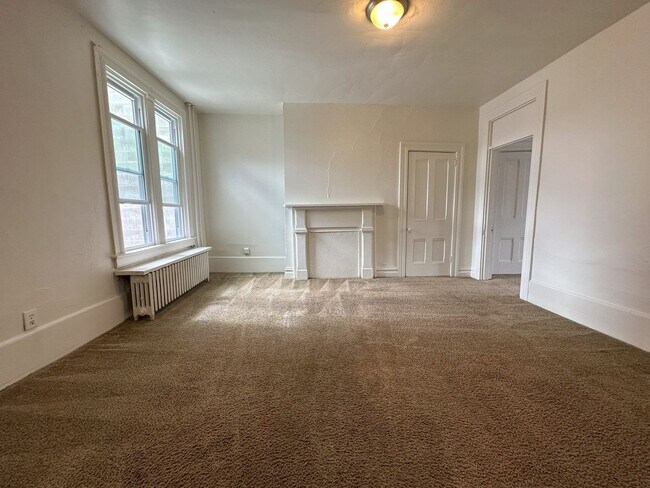 Photo - Spacious 5 Bedroom Apartment in Oakland! P... Unit 35602