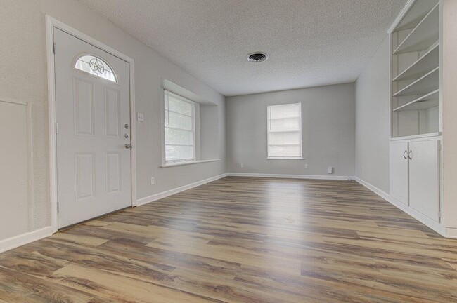 Photo - 1523 Weyford Dr