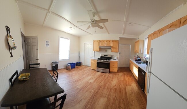 Photo - 41 Collins St Unit 2