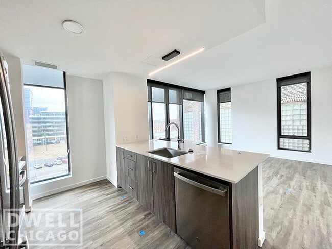 Photo - 1111 W Lake St