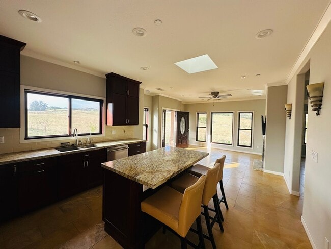 Photo - Serene 2-Bedroom Mountain Retreat with Stunning Views