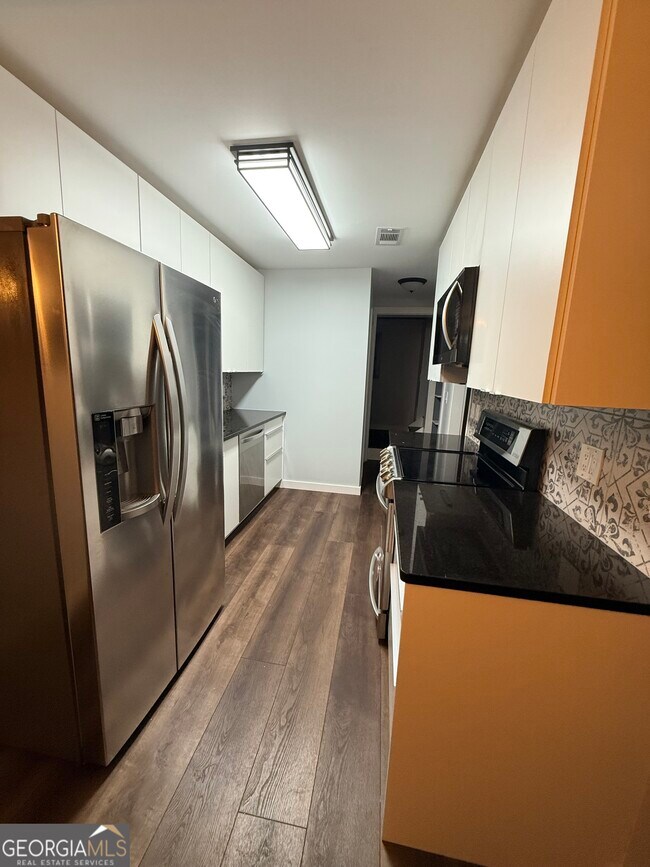 Photo - 162 Twiggs Cor