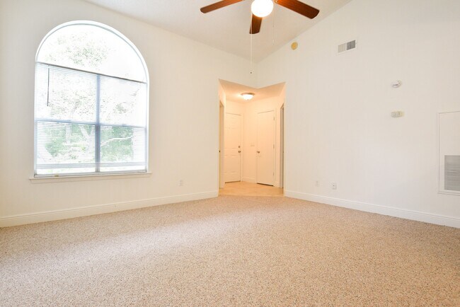 Photo - Welcome Home! Bright 2 Bed/2 Bath Condo in... Unidad 205