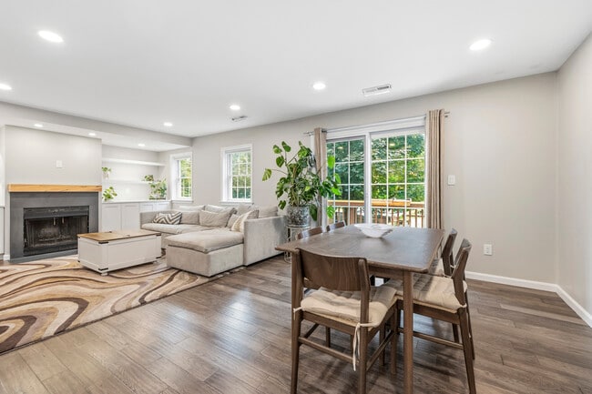 Photo - 4880 Chevy Chase Dr