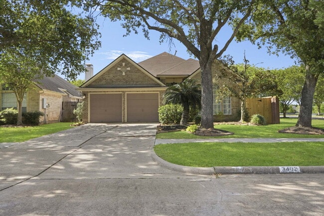 Building Photo - Peaceful Single-Story Home with Updated Flooring & Included Appliances