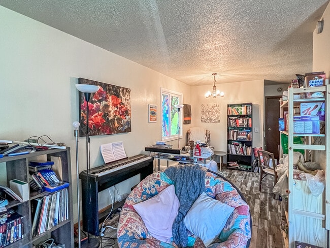 Photo - 913 W Ridge St Unit 2