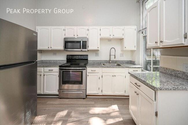 Photo - 2363 W Clifton Ave