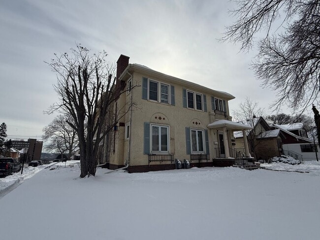 Building Photo - 250 6th Ave N Unit 3