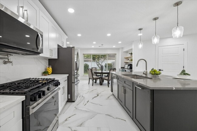 Building Photo - 7711 Meadowvale Dr