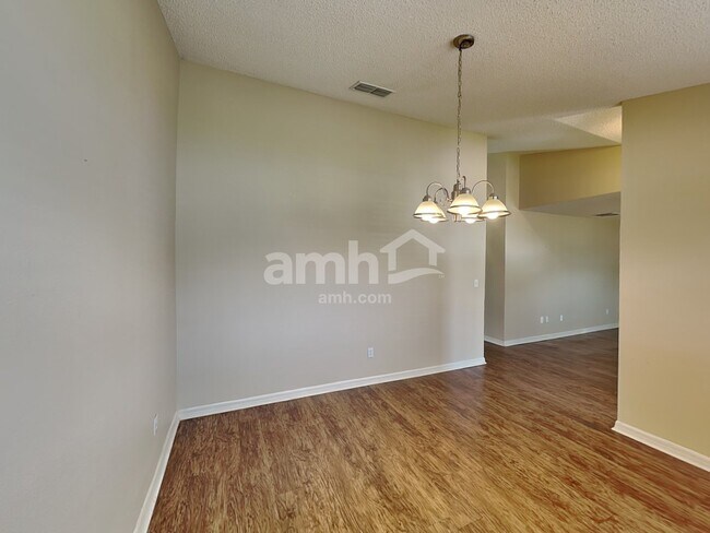 Photo - 315 Colony Ct