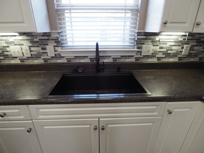 Photo - Gulf Shores Cottage close to park and schools!