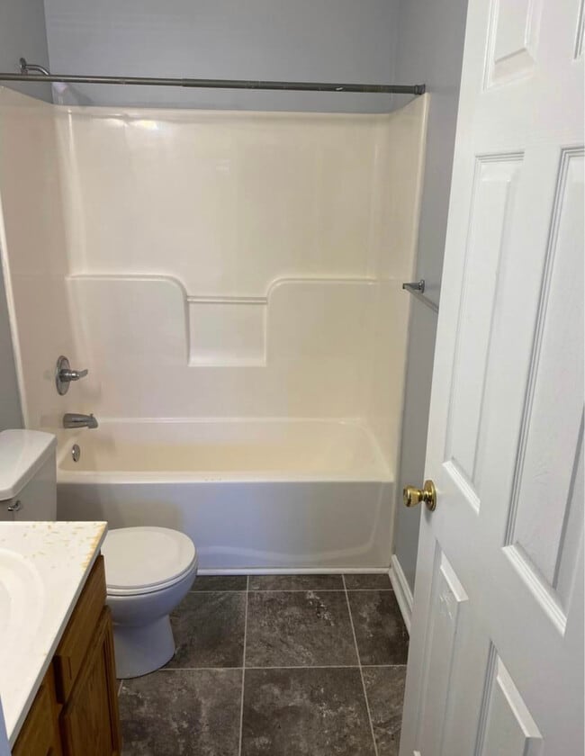 Bath #1 - 106 Kenilworth Ct Unit D