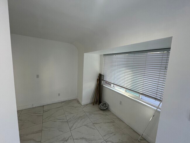 7937 6th St Unidad Rear Unit