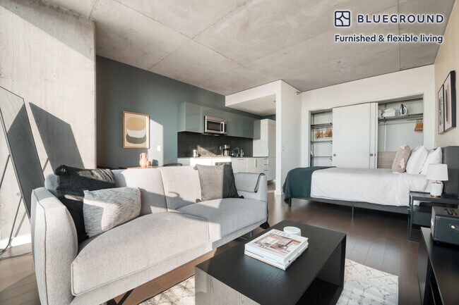 Photo - 625 W Division St Unidad FL12-ID870