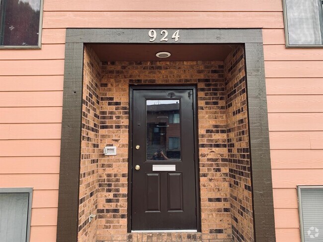 Building Photo - 924 Boston Way Unit A3 Rental