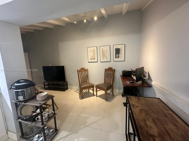 Photo - 324 SW 23rd Ave Unit 2