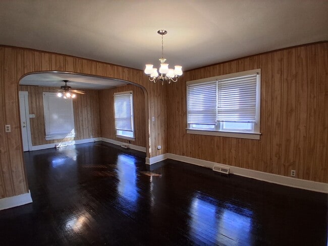 Photo - 206 W 7th St