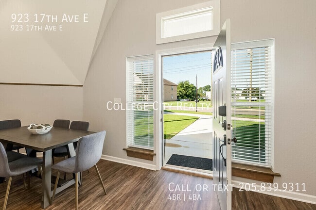 Photo - 923 17th Ave E